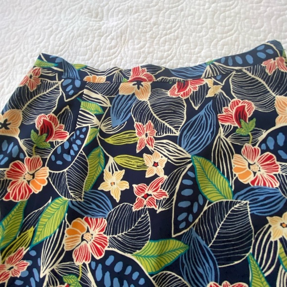 Sag Harbor Multicolor Floral Skirt Tropical • Resort Wear • Boho •Floral •Beachy - Picture 4 of 10